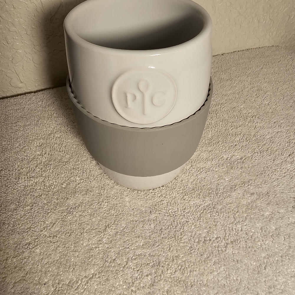 Pampered Chef 18D White Ceramic Large Coffee Soup Mug With Removable Gripper